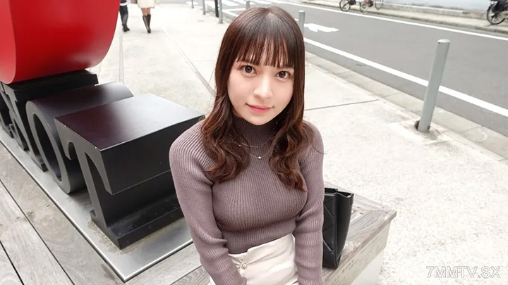 SIRO-5453-一個美麗的半年女孩，有著可愛的大眼睛！她花了很多時間在擔任CRAM學校教練時感到沮喪，並且每天都